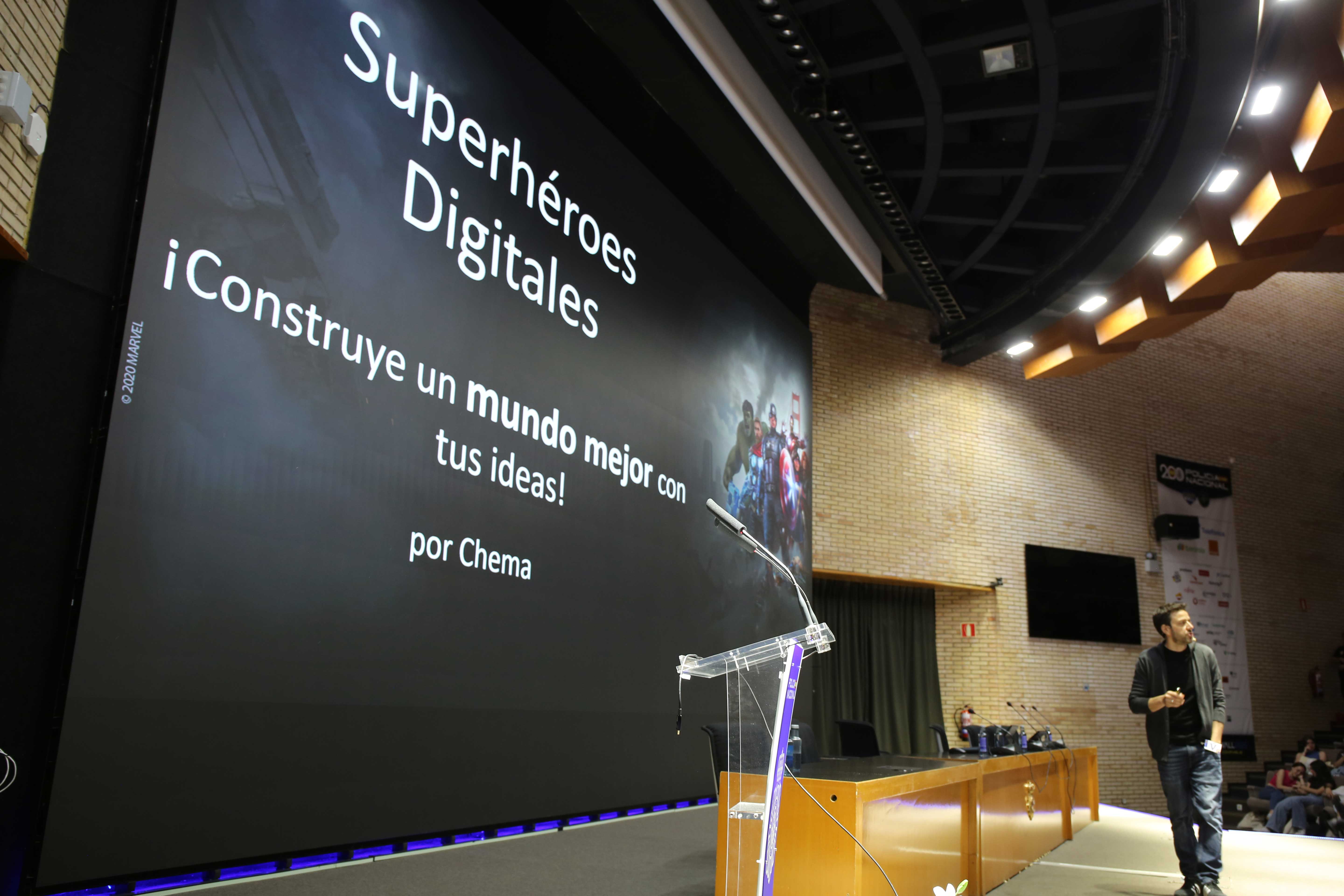 Fotografía de una conferencia en el congreso C1b3rWall 20025.